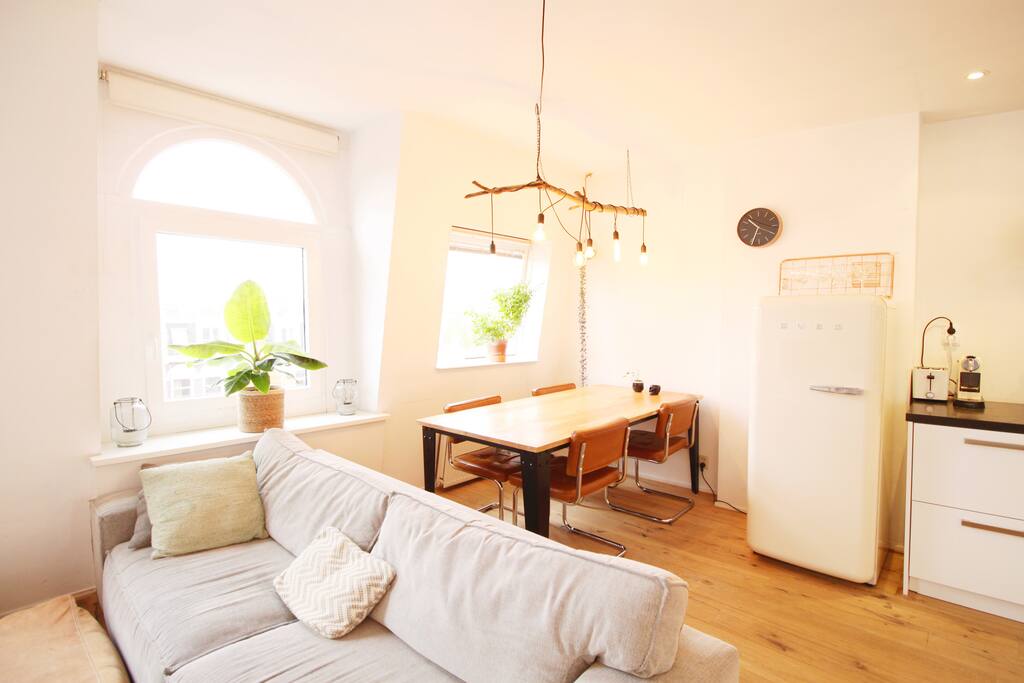 Lovely living room + open kitchen