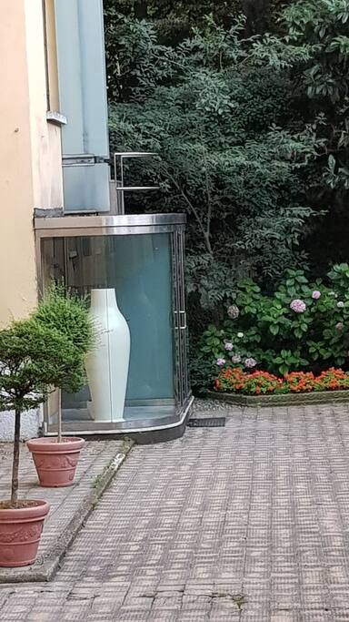 we're in the courtyard...