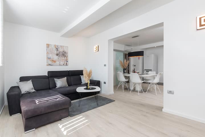 Luxury Apartment With Private  Pool "Din2" - 풀라