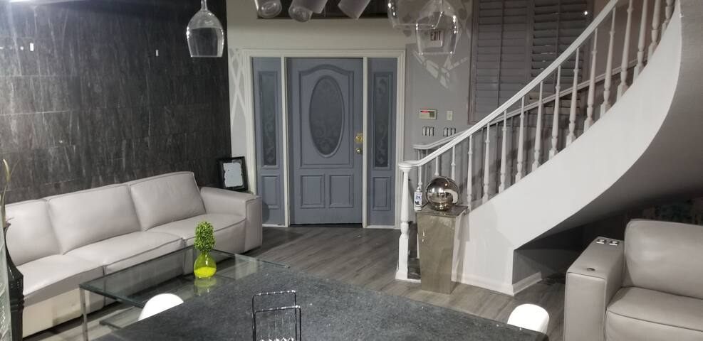 super loft 4/20 designer suite gallery image 3