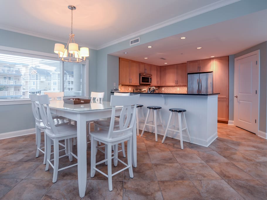 Meridian, 101W - Dining Area