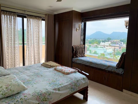 3 Bedroom Luxurious Penthouse + stunning views