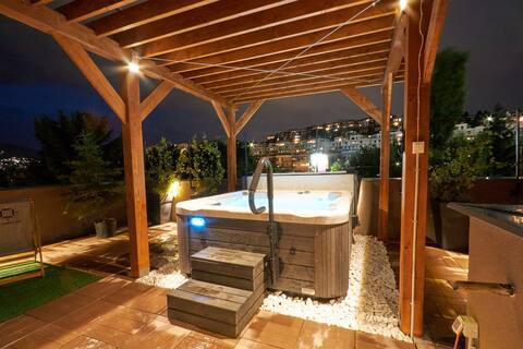 Olympic 84 outdoor Jacuzzi three bedroom apartment