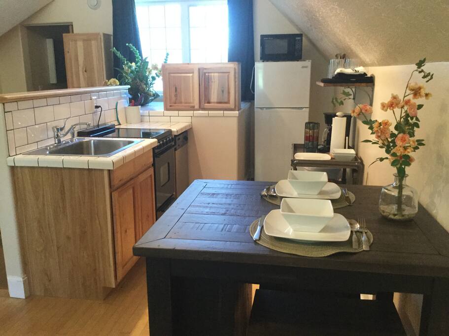 Kitchen and dining table