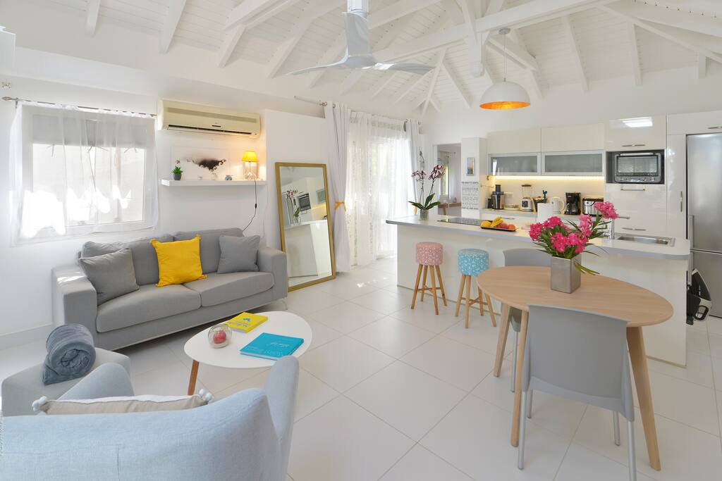 Living Room / Kitchen