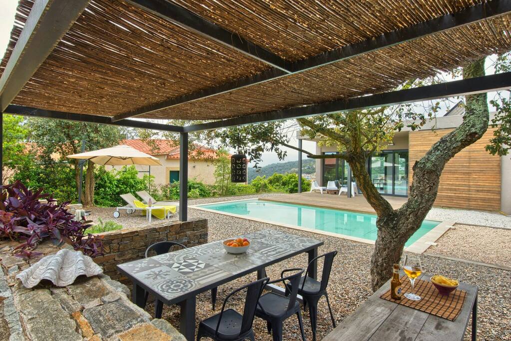 Covered barbecue area