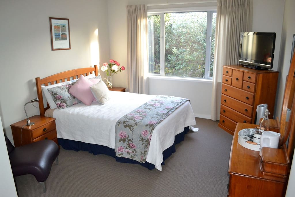 Queen Bedroom