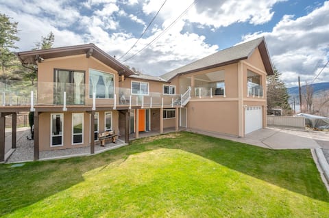 Successful Airbnb property: Spacious one bedroom suite steps from the beach in Penticton