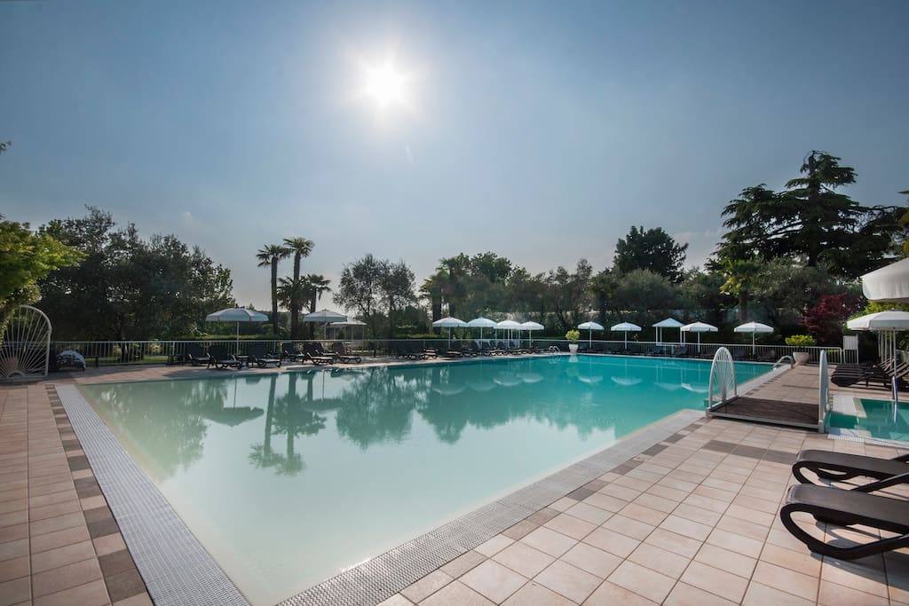 Piscina Esterna /
Outdoor swimming pool