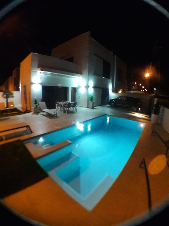 Contemporary villa with pool - Close to ALICANTE