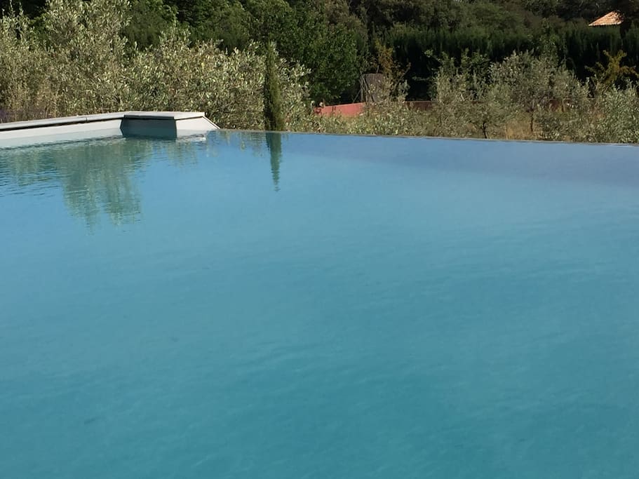 Infinite pool