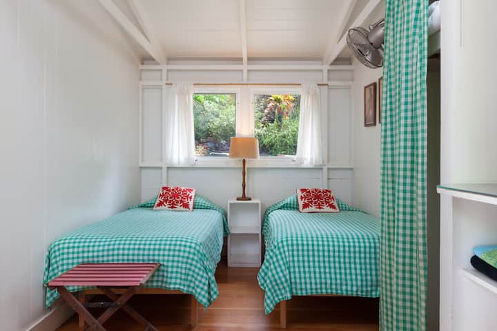 Dormitorio medio (las camas se pueden organizar como cama tamaño king bajo petición).