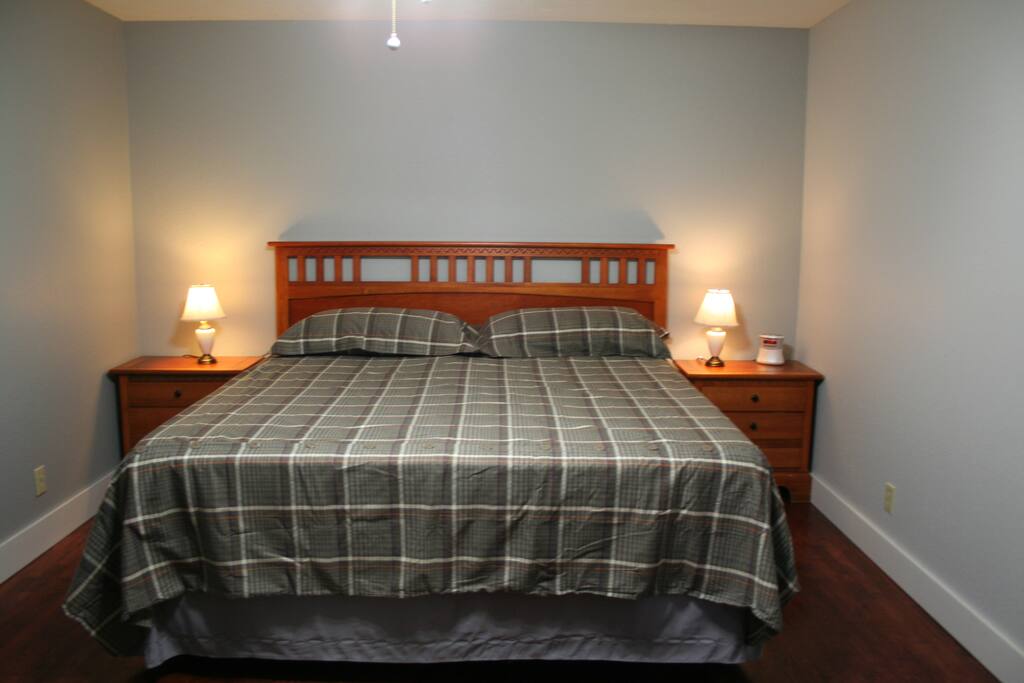 king bed with 4 inch memory foam topper--unbelievable comfort!
