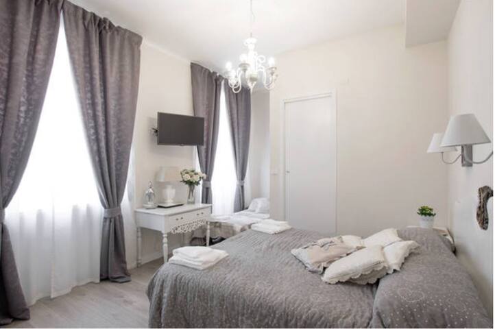 Vatican Balcony Suites BorgoPio 5-10pax gallery image 4