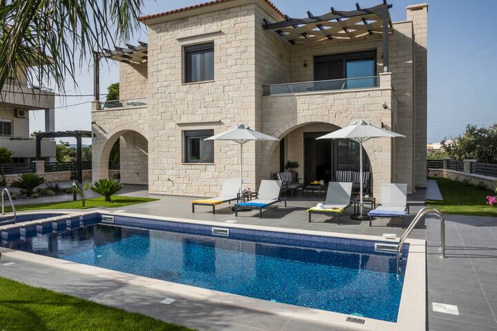 Villa Azalea | Luxury, private pool, 300m to sea gallery image 4