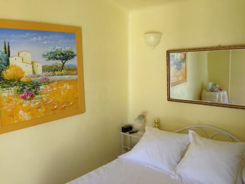 Popular Airbnb listing: Wild Thyme. Pool studio Private, secure, tranquil. in Sérignan
