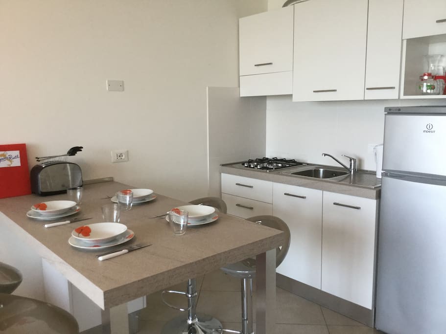 Das Wohnzimmer bietet genug Platz um zu entspannen und zu kochen