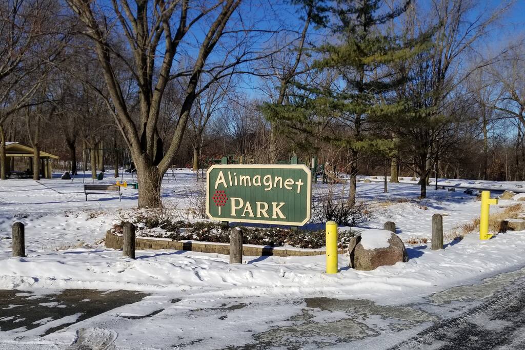 Alimagnet Park Minutes Away