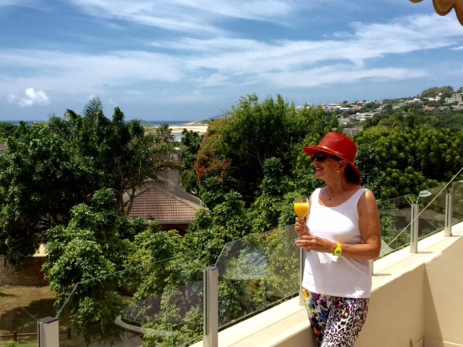 Large balcony with ocean views (weber braai/grill available)