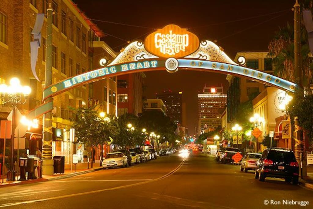 Heart of Gaslamp District, walking distance to ballpark and Convention Center