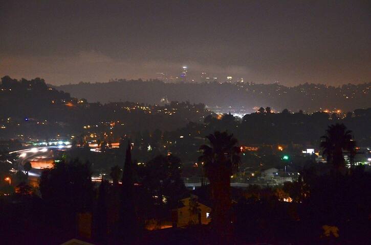 Eagle Rock Hilltop Retreat – Amazing Downtown View gallery image 2