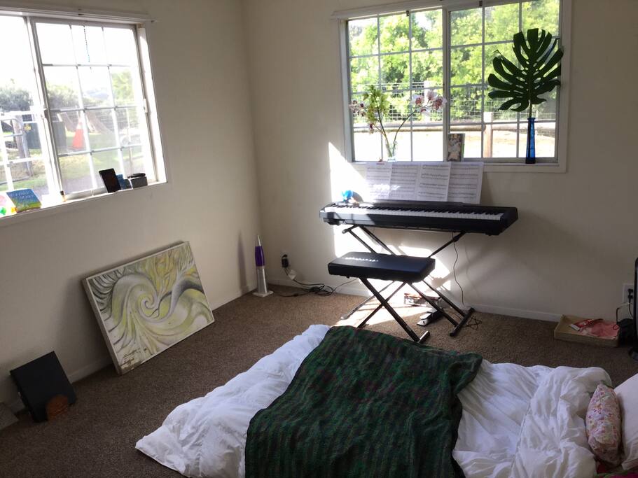 Childs Room w piano