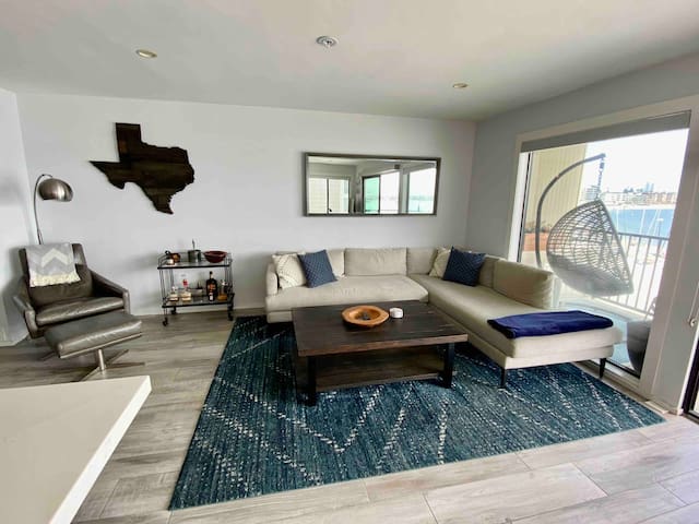 Luxury Waterfront Condo with Direct Beach Access! gallery image 4