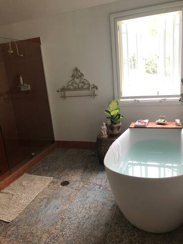 A Graceful, Colonial Style Home on Two Acres gallery image 4