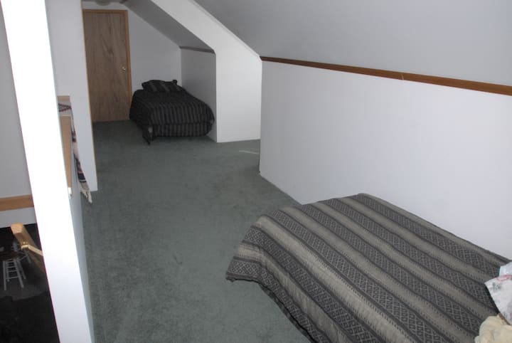 מיטות זוגיות בקומה השנייה