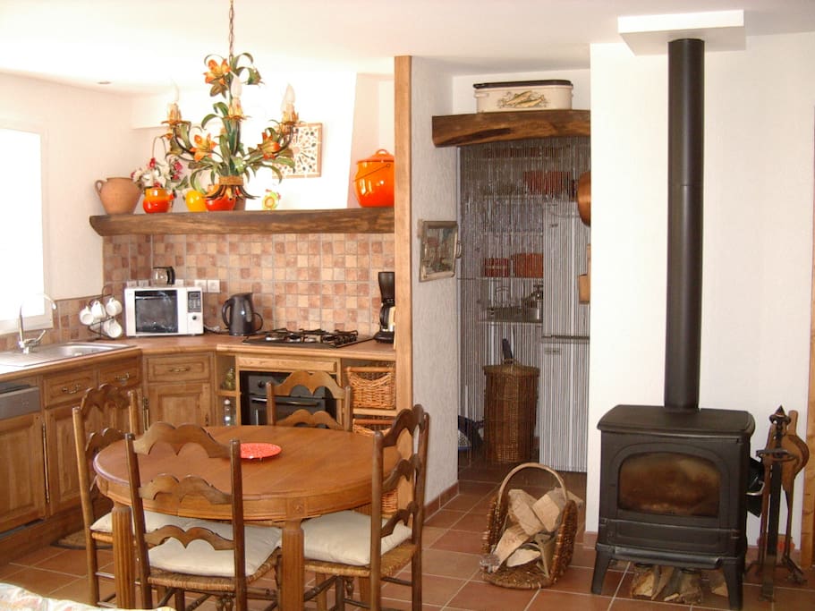 Cuisine ouverte et vue sur montagne