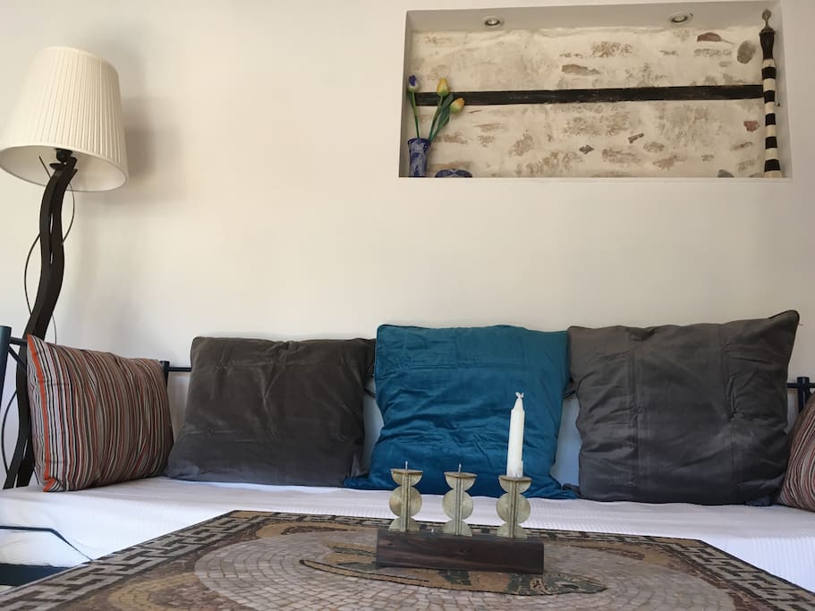 La banquette peut faire office de lit 1 place pour un invité