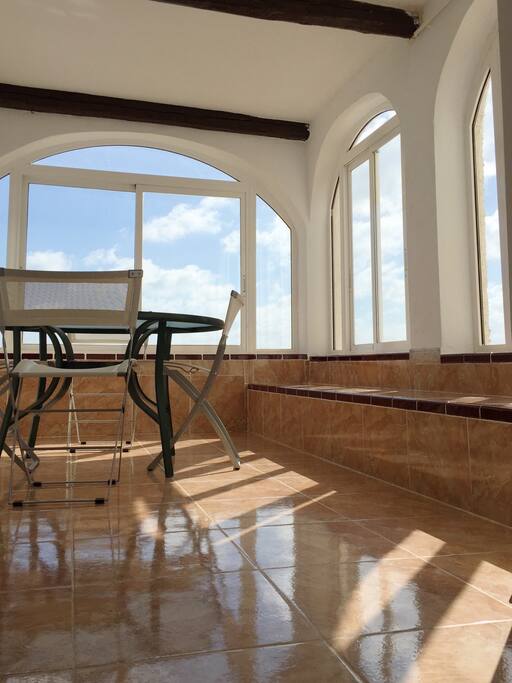 Comfy sun room to enjoy sun