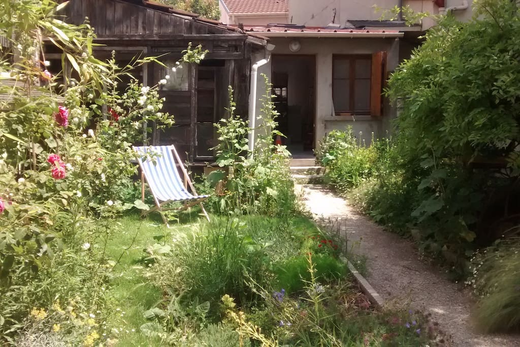 Espace détente devant nos bureaux
