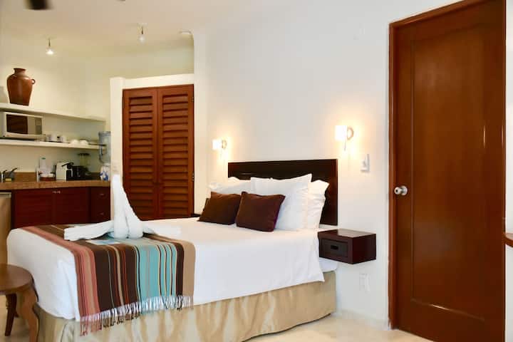 Удобен брачен кревет.