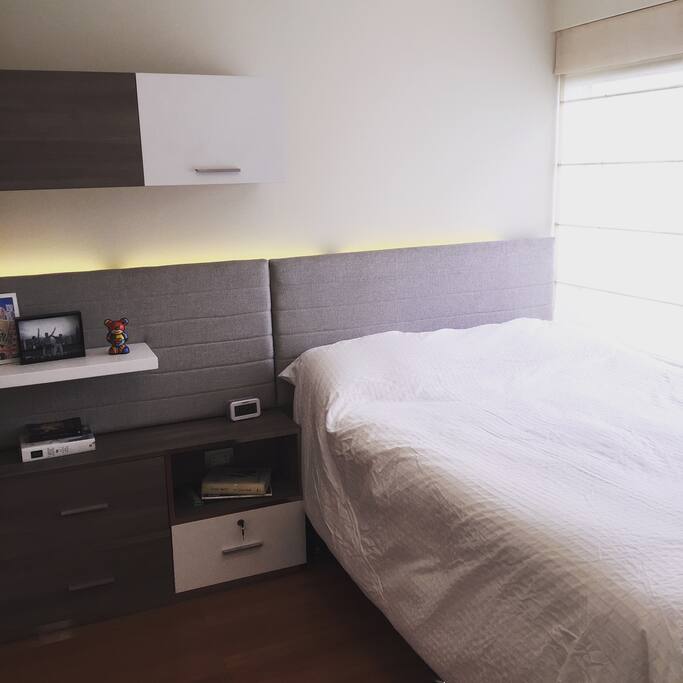 Main bedroom, good light for the day, complete obscure for the night