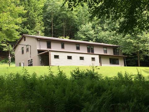 Secluded Mountain Home perfect for Large Groups