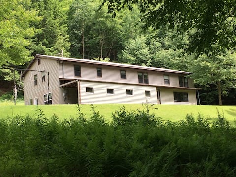 Secluded Mountain Home perfect for Large Groups