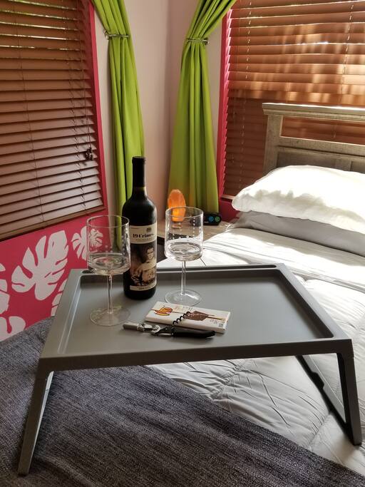 Relax, you're on vacation! Enjoy a complimentary bottle of wine and chocolate!