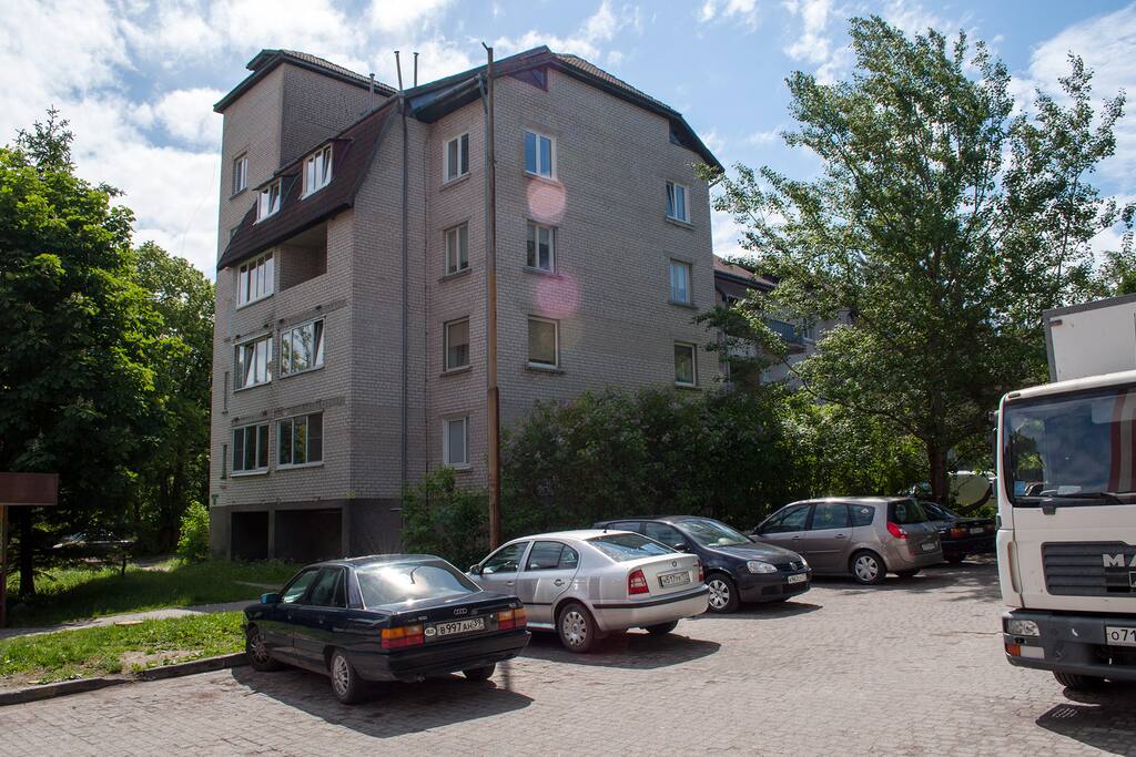 дом гостевая парковка