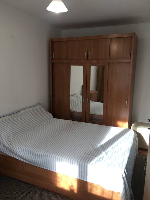 bedroom bed