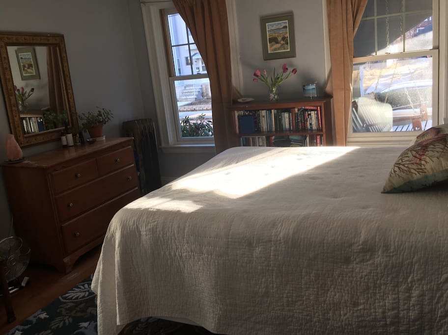 Guest bedroom.
