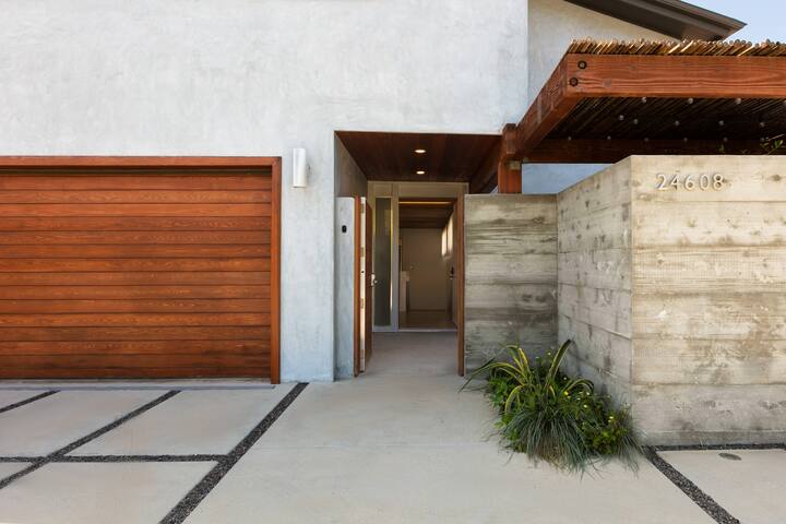 Malibu Oceanfront gallery image 2