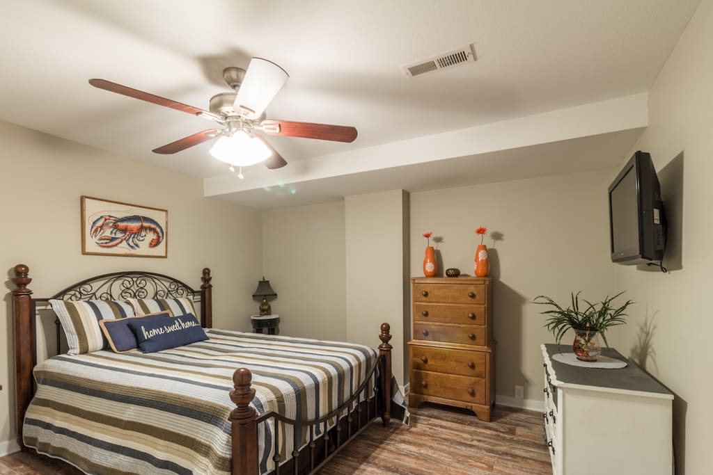 Private Bedroom with queen bed
