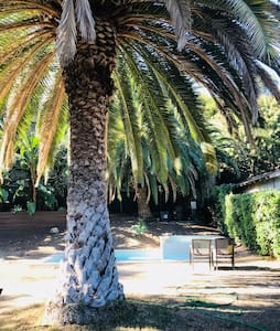 Paradise studio, Hollywood gated, own entrance.