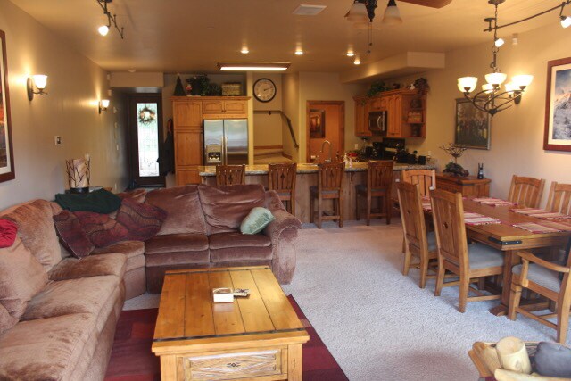 Popular Airbnb listing: Beautiful Black Diamond condo - Sleeps 8 in Brian Head