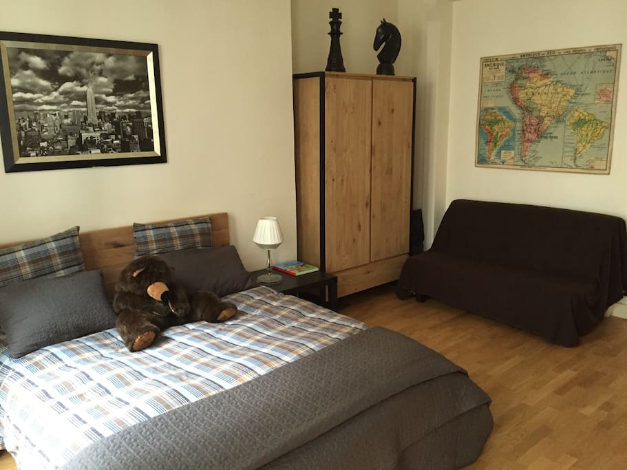 bedroom with kingsize bed, 2 wardrobes and a sofabed