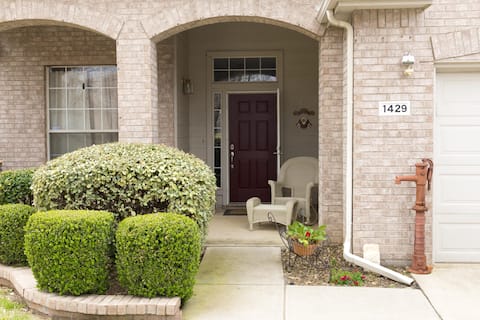 Lovely house near TMS, parks, and yummy dining