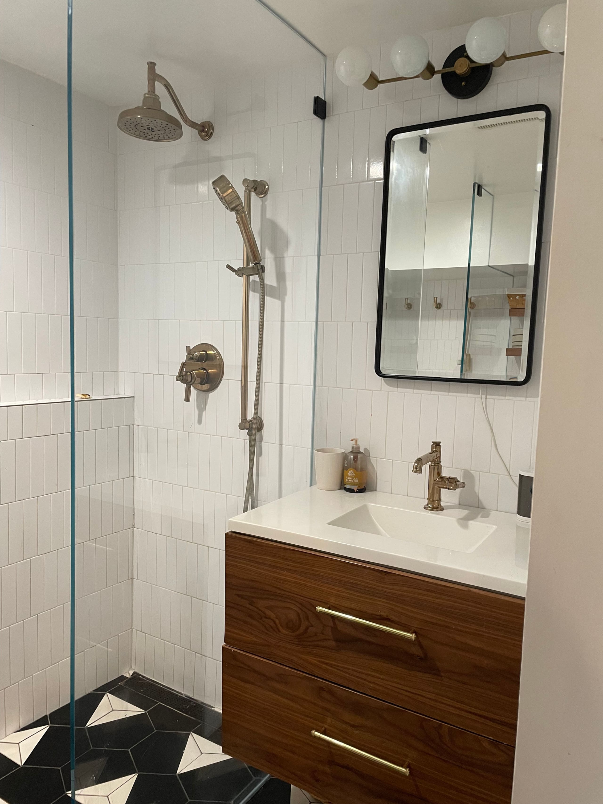 Home in San Francisco · ★4.87 · 1 bedroom · 1 bed · 1 bath - Image 8