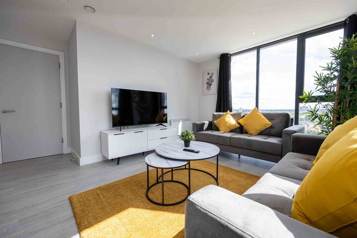 Contemporary 3 bedroom Apartment gallery image 5