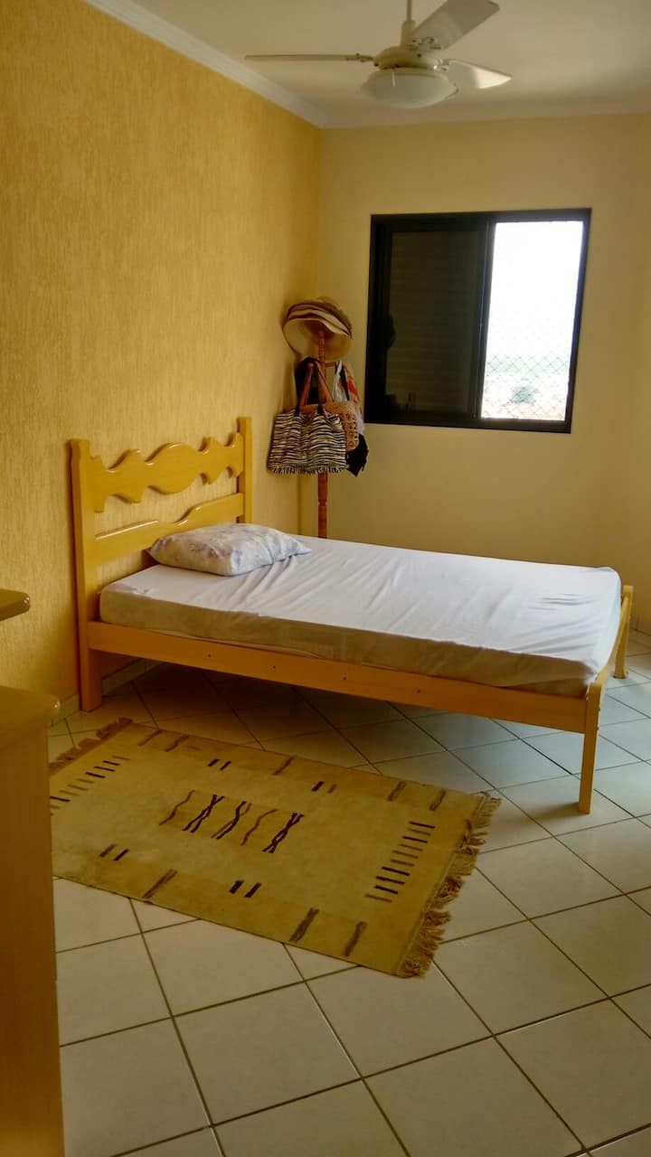 pequeña suite con balcón